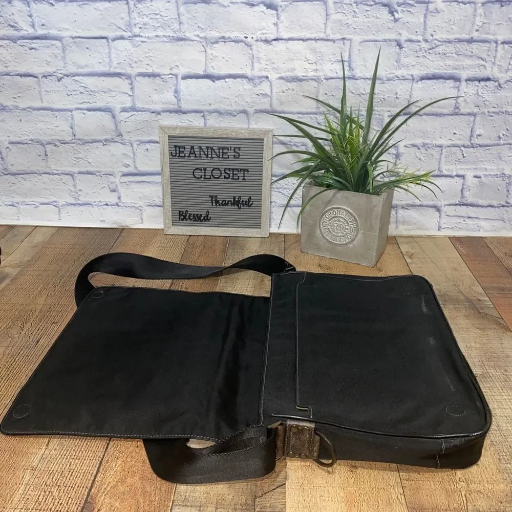 Boconi Black Leather Garth Slim Mailbag Messenger Laptop Bag with Shoulder Strap